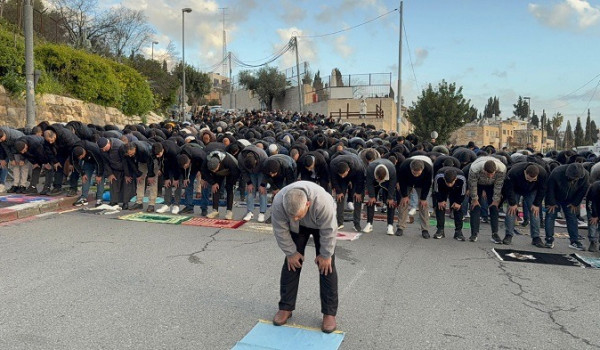 الاحتلال يمنع صلاة العيد في 