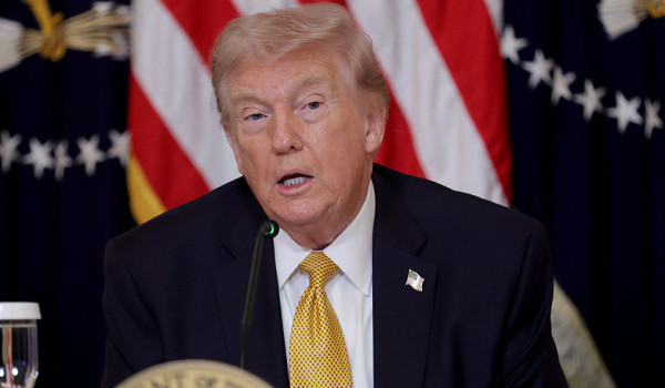 ترامب يهدد إيران بضرب محطات الطاقة إذا ل...