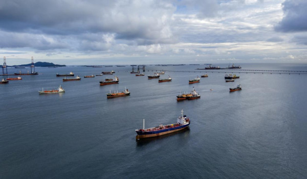 مجلس الدفاع الإيراني: سنلغّم ممرات الخلي...