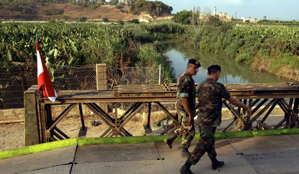 الاحتلال الإسرائيلي يدمّر معبرًا رئيسيًا...