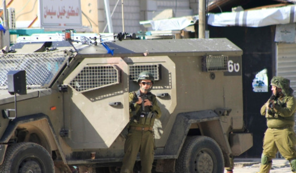 قوات الاحتلال تقتحم مخيم الجلزون وتطلق ا...