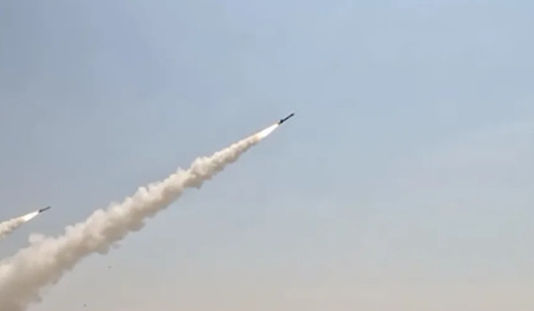 اعتراض صواريخ ومسيرات إيرانية استهدفت ال...