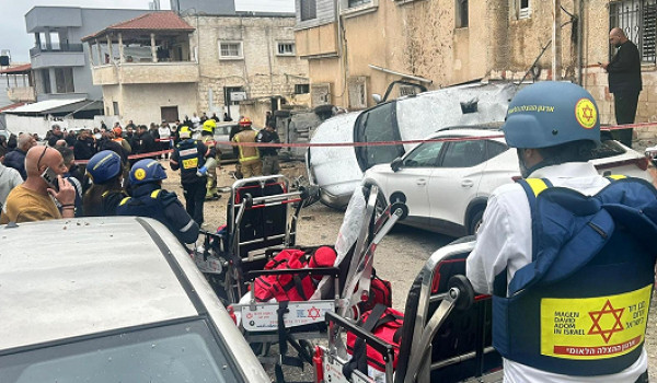 كفر قاسم: 5 جرحى جراء شظايا صاروخية واست...