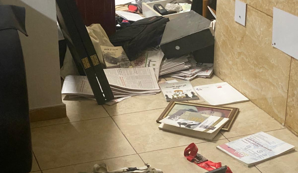 نقابة الصحفيين تستنكر اقتحام وتحطيم منزل...