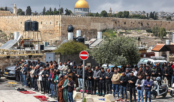 للجمعة الرابعة: إسرائيل تمنع الصلاة في ا...