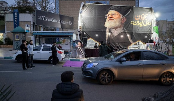 إيران تدعو لإخلاء مناطق قرب القوات الأمي...