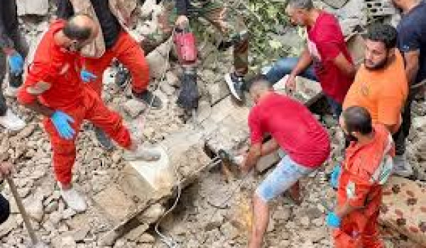 استشهاد مسعفين وإصابة آخرين في قصف الاحت...