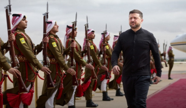 زيلينسكي يصل الأردن لتعزيز التعاون الدفا...