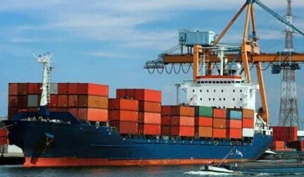 الحرب على إيران تدفع تكاليف التأمين البح...