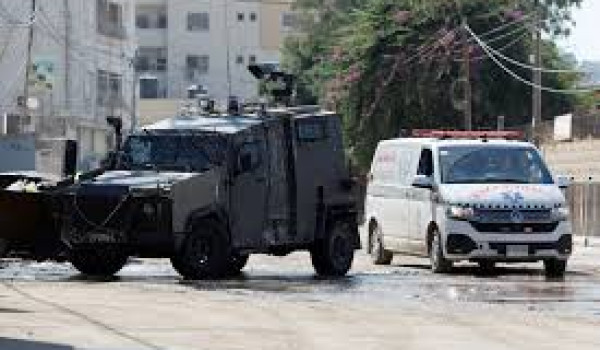 الاحتلال يطلق النار على فلسطيني عند حاجز...