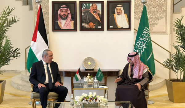 وفد فلسطيني برئاسة نائب الرئيس يلتقي وزي...