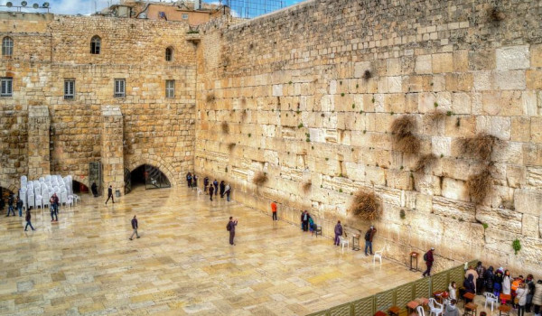 في ظل استمرار إغلاق الأقصى لليوم الـ31.....