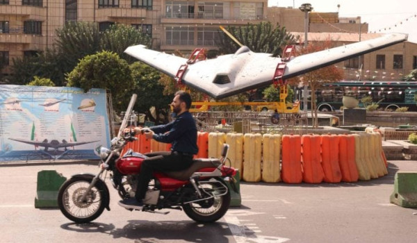 استهداف خزانات وقود مطار الكويت بطائرة م...