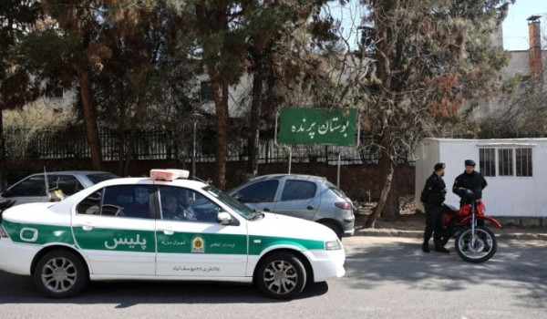 إيران توقف 65 شخصا بتهمة التواصل مع الول...