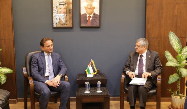 بسيسو يبحث مع القنصل الإيطالي تعزيز التع...