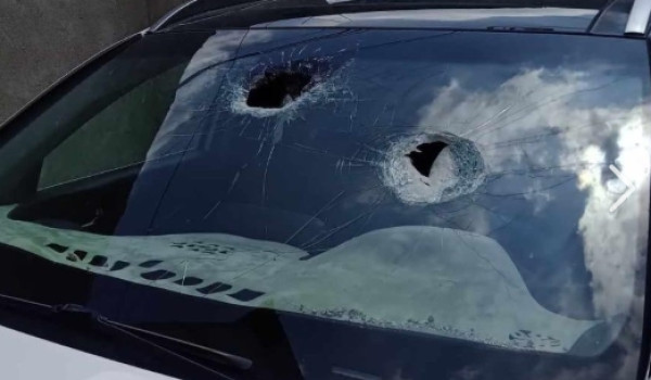 عصابات المستعمرين تقوم بتحطيم مركبات الم...