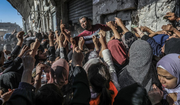 تحذيرات من تفاقم أزمة الخبز في غزة مع عج...