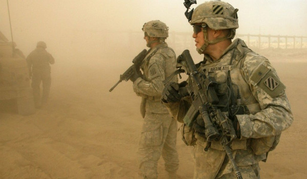 قوات خاصة امريكية تنقذ الطيار الذي أسقطت...