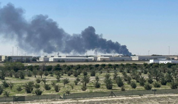 استهداف مبنى مجمع الوزارات في الكويت بطا...