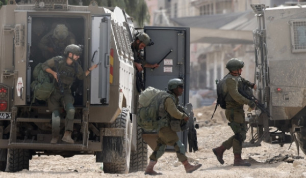 قوات الاحتلال تعتقل رئيس بلدية طوباس فوا...