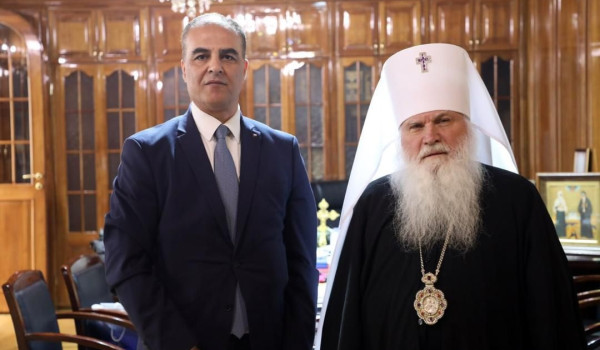 سفير فلسطين يُطلع ممثل الكنيسة الروسية ا...