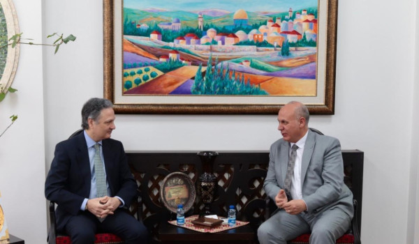 وزير الثقافة يبحث مع القنصل الإسباني آفا...