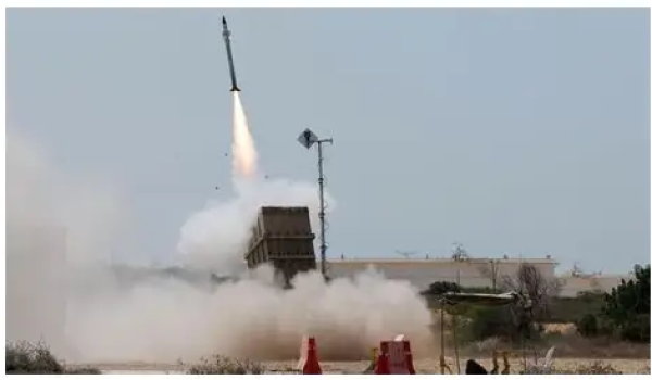 الدفاع الإماراتية: أجواء الدولة خالية من...