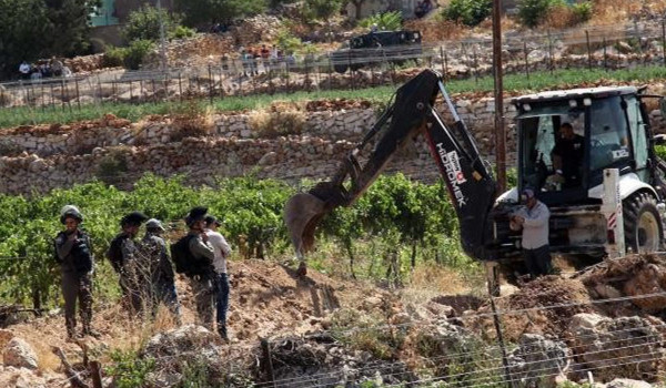 الاحتلال يعتدي على مزارعين في بيت فجار و...