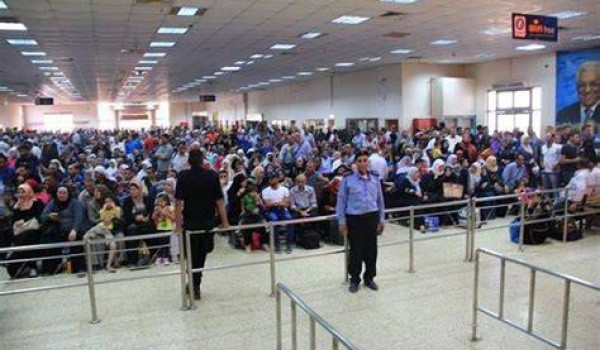 19 ألف مسافر تنقلوا عبر معبر الكرامة الأ...