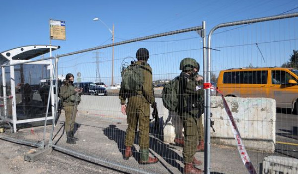 الاحتلال ينصب حاجزا عند مدخل يبرود شرق ر...