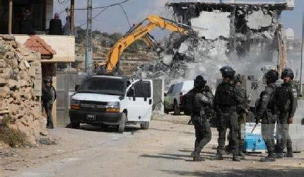 الاحتلال يجبر مقدسيا على هدم منزله في رأ...