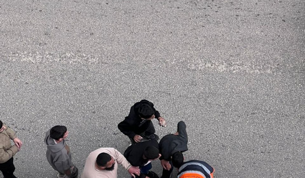 إصابة طفل وشاب برصاص الاحتلال خلال اقتحا...