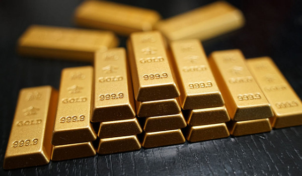 الذهب ينخفض مع ارتفاع الدولار وتوقعات خف...