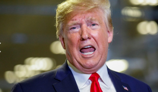 ترامب يعلن تدمير البحرية الإيرانية بالكا...