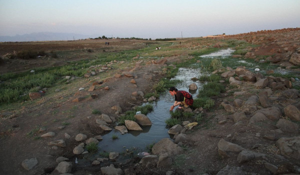 مستعمرون يقطعون خطوط المياه قرب عين العو...