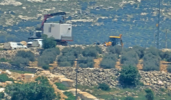 مستعمرون يجرفون أراضي جنوب بيت لحم...