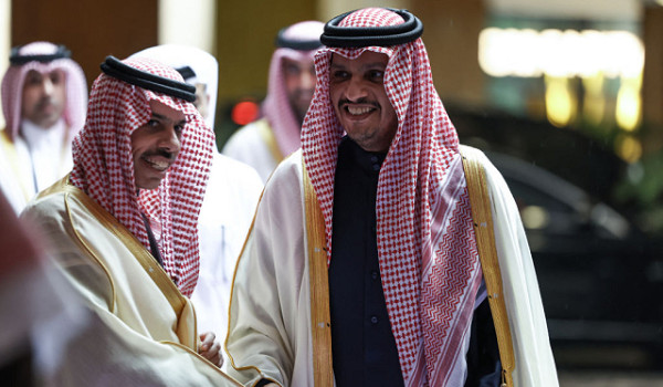 6 وزراء خارجية عرب يبحثون هاتفيا سبل تثب...