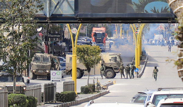 اقتحامات بالضفة ومواجهات في نابلس واعتدا...