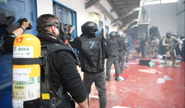 ارتفاع عدد المعتقلين في سجون الاحتلال 83...