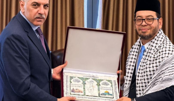 السفير القدرة يبحث مع وزير الشؤون الديني...