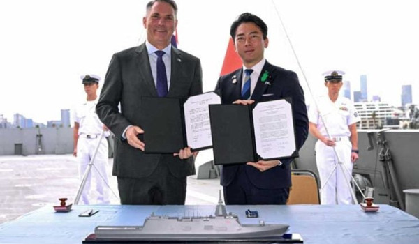 أستراليا واليابان توقعان عقودا لصفقة سفن...