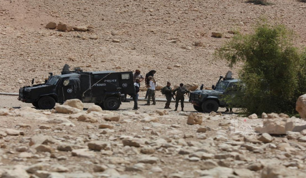 مستعمرون يهاجمون تجمع وادي أبو الحيات غر...