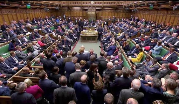 75 برلمانيا بريطانيا يوقعون مذكرة تطالب ...