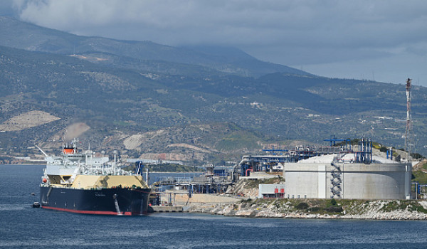 توتر متصاعد حول مضيق هرمز وترقب لجولة ثا...