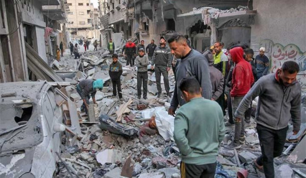 الاحتلال يواصل خرق اتفاق غزة بقصف النازح...