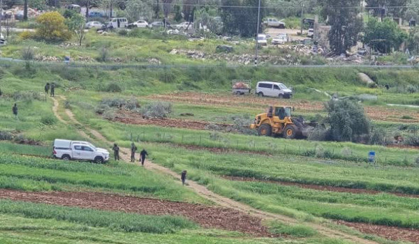 لليوم الثاني: الاحتلال يقتلع عشرات الأشج...