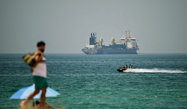 تحذيرات من ابتزاز سفن قرب هرمز وسط مخاوف...