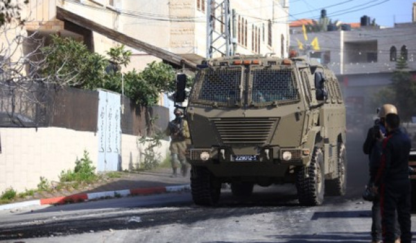 الاحتلال يداهم منازل خلال اقتحام مدينة ن...