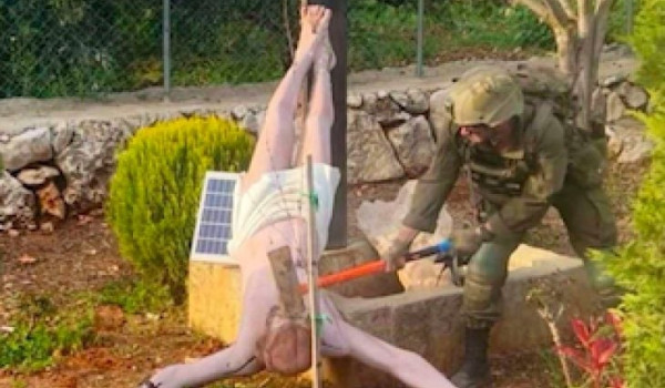 لبنانيون يرفضون تمثالا للمسيح عرضته إسرا...