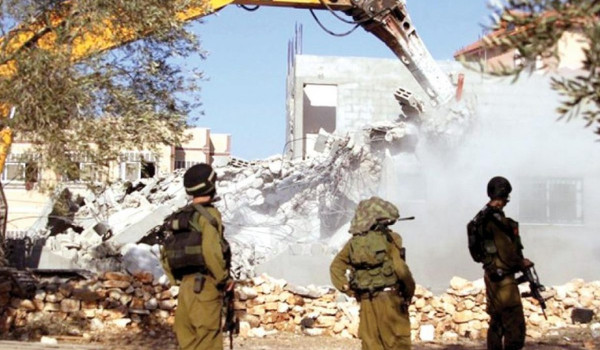 الاحتلال يهدم 